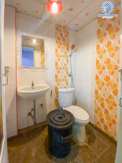 ทาวน์เฮ้าส์มือสองย่านนนทบุรี ม.ศิริชัย1 พิบูลสงคราม 22 บนเนื้อที่ 18.1 ตร.ว. ฟังก์ชัน 3 ห้องนอน 2 ห้องน้ำ 1 ที่จอดรถ แถมฟรี! 4 เครื่องปรับอากาศ ทำเลเดินทางสะดวก สิ่งอำนวยความสะดวกเพียบ ใกล้จุดขึ้นทางด่วน "ศรีรัช" และรถไฟฟ้าสถานี "แยกติวานนท์"...